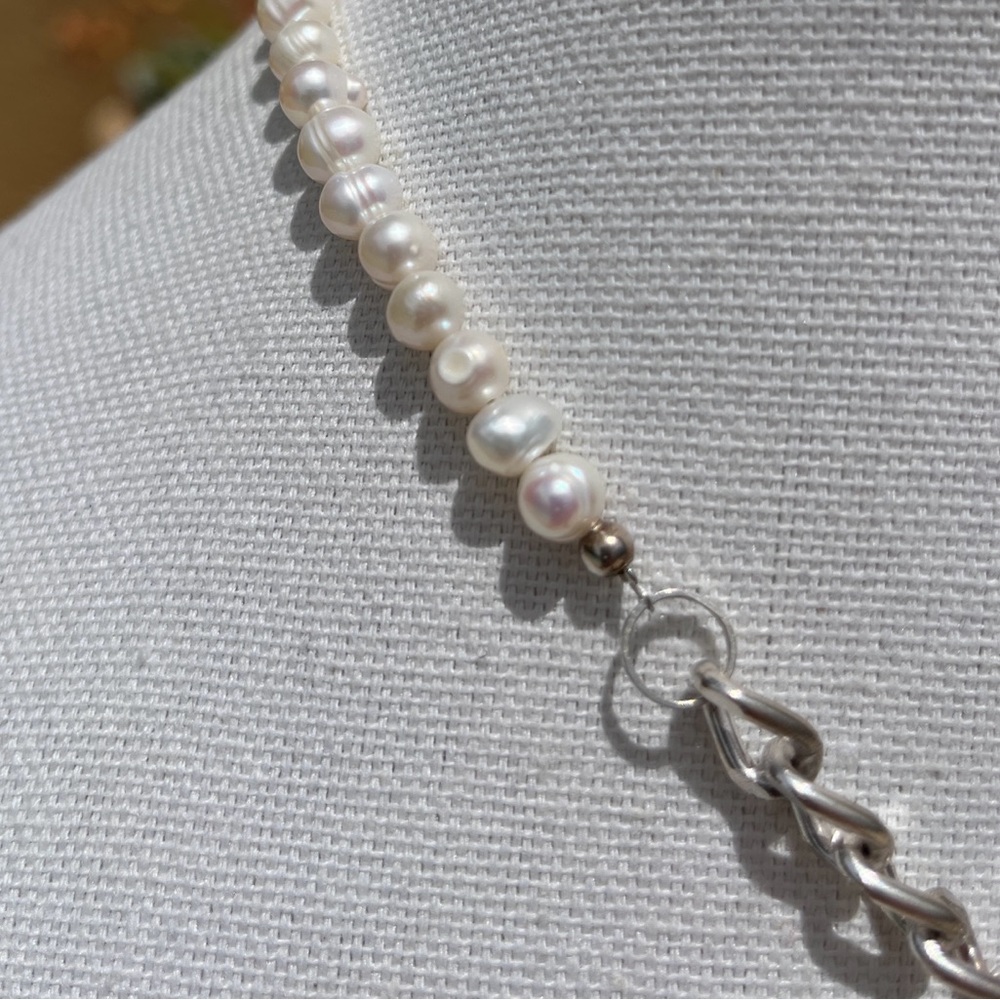 Genuine pearl and silver tone chain necklace with light pink geode pendant - Picture 4 of 6